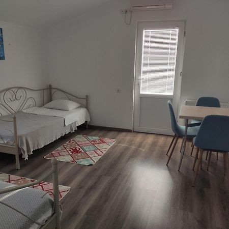Family Нotel Banuri Kutaisi Exteriör bild