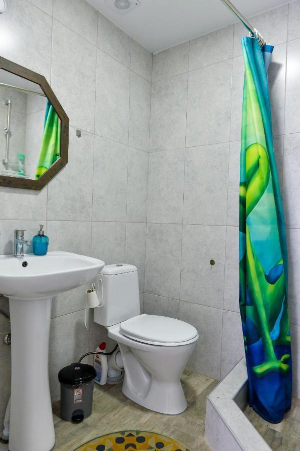 Family Нotel Banuri Kutaisi Exteriör bild