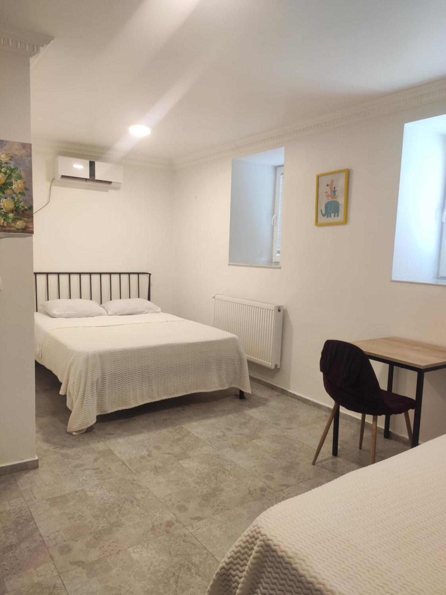 Family Нotel Banuri Kutaisi Rum bild