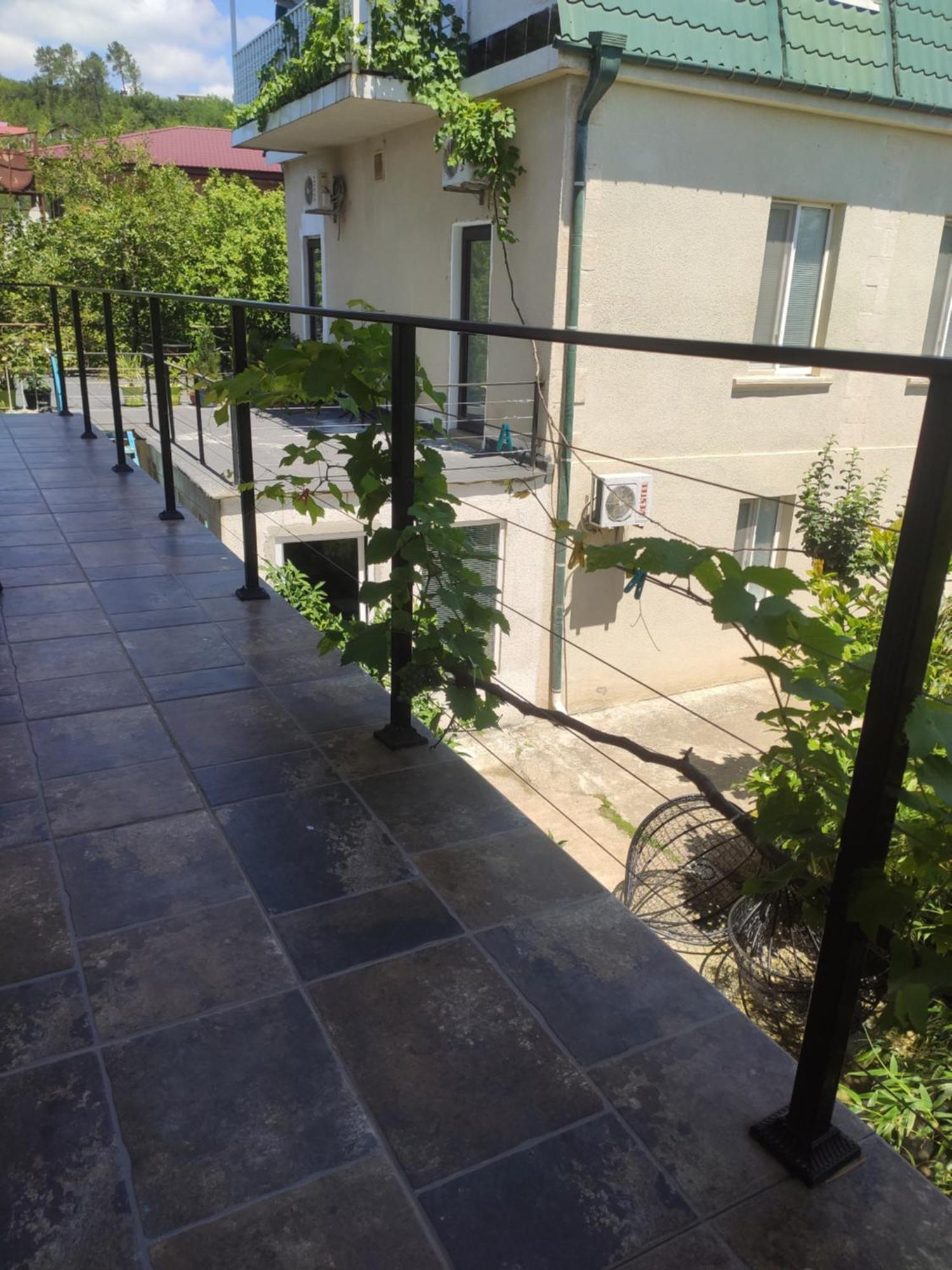 Family Нotel Banuri Kutaisi Rum bild