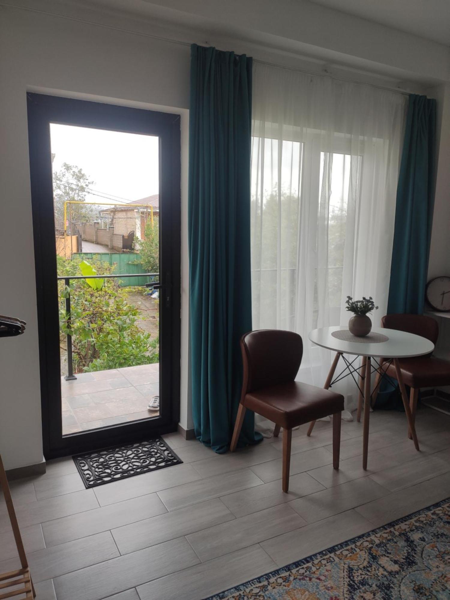 Family Нotel Banuri Kutaisi Exteriör bild