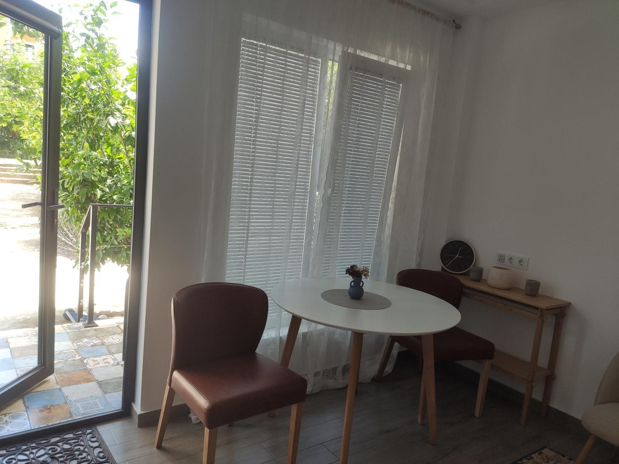 Family Нotel Banuri Kutaisi Rum bild